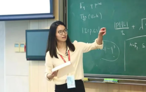 La matemática china Hong Wang, la tercera mujer premiada con la Medalla Fields